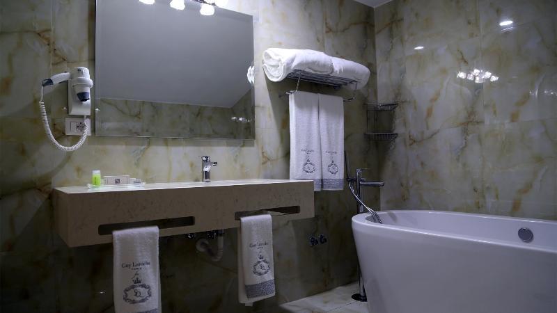 Santa Quaranta Premium Sarande